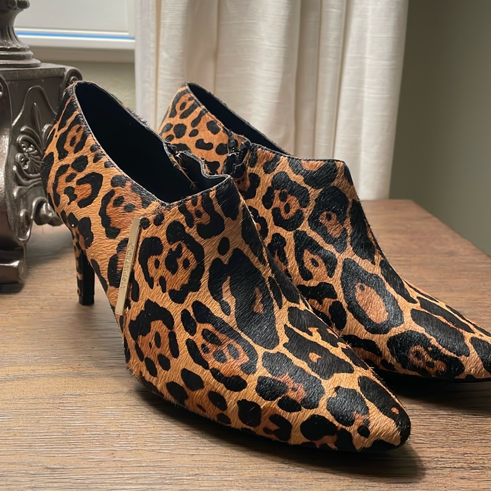 Calvin Klein Jeanna Winter Leopard Haircalf Booties Size 9